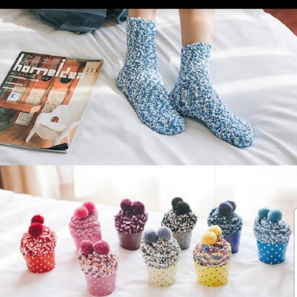 Cupcake fuzzy socks with ornament box - Picture 8 of 8